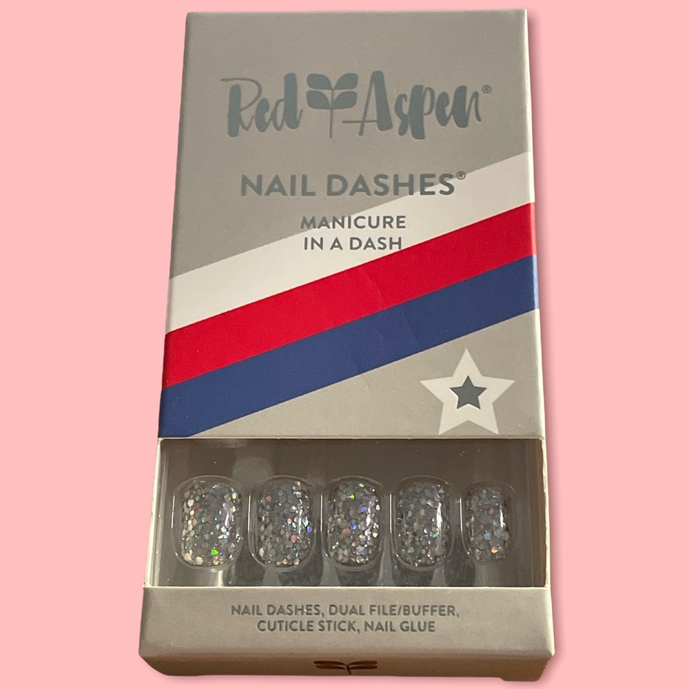 NIB Red Aspen Short Square Nail Dashes in Sparkle On, Jen (Silver Glitter)